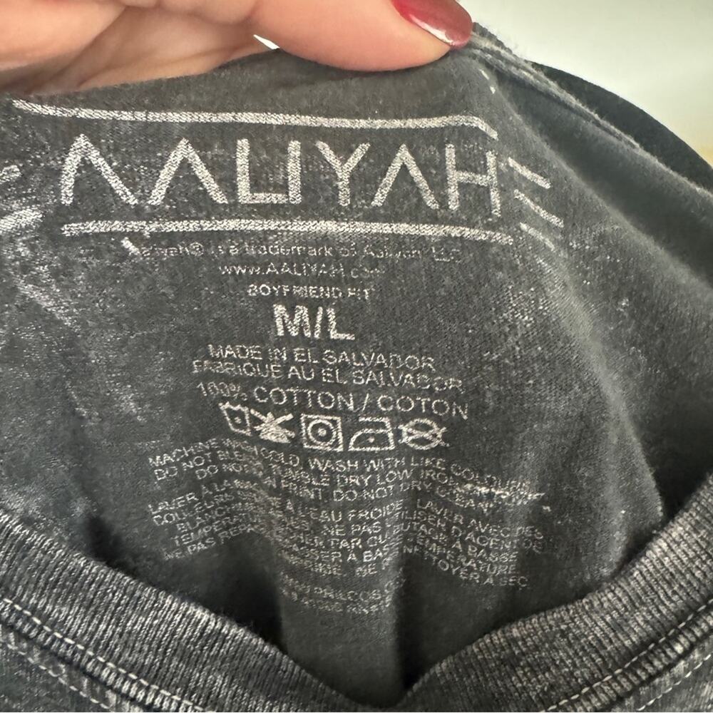 Aaliyah casual gray heathered tshirt with her face - Picture 2 of 3